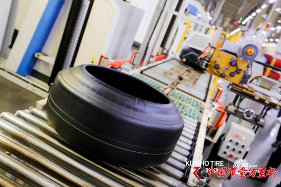 参观高度自动化及智能化锦湖轮胎工业4.0南京工厂